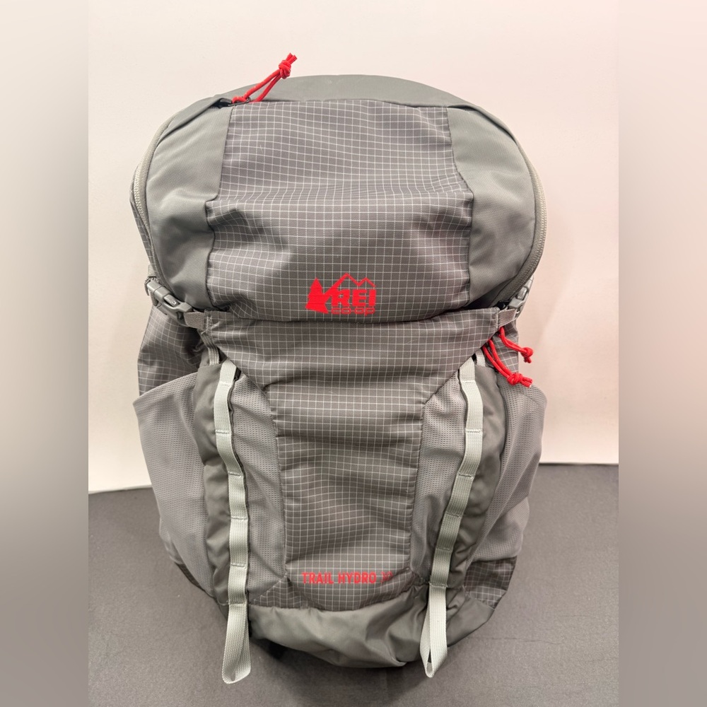 EUC REI Co-Op Trail Hydro 30 Backpack - Picture 3 of 10